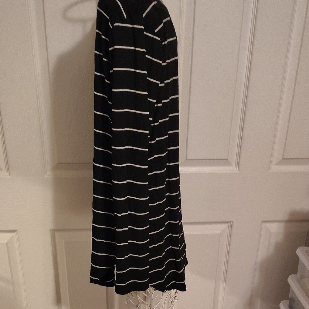 Black and White Striped Long Sleeve Top - Picture 4 of 5
